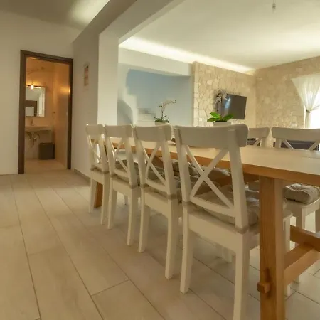 Enchanted Bay House Vlachata