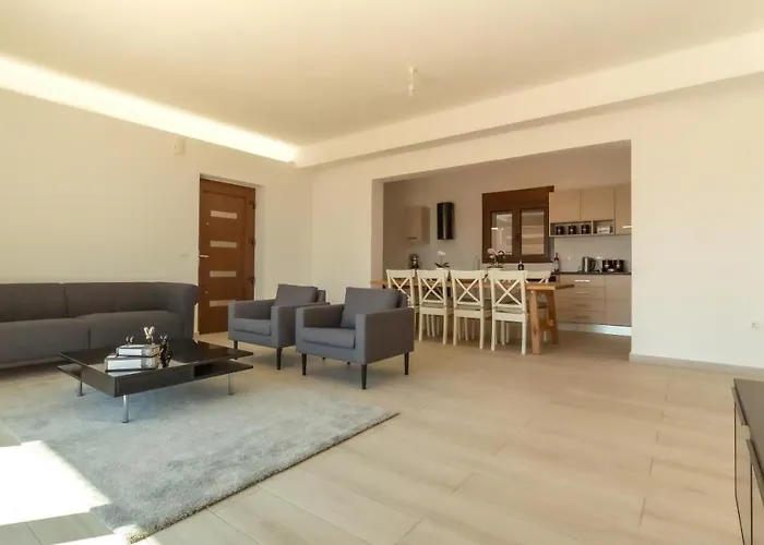 Villa Enchanted Bay House